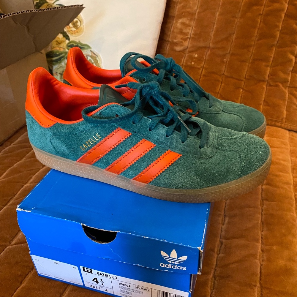 Adidas sambas kids 4.5 women’s 6